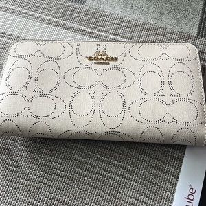 White coach wallet
